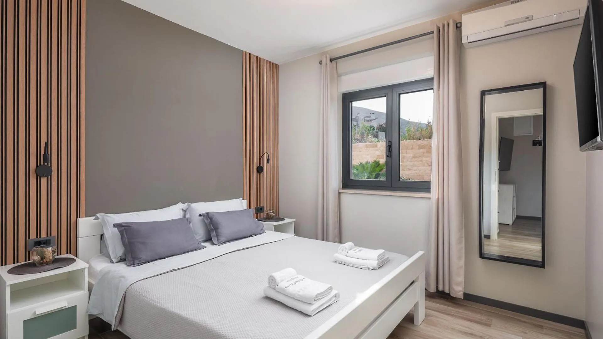 Villa Emma On Island Pag For 14 Persons With Sea View, Wellness & Pool Heating Pag Town