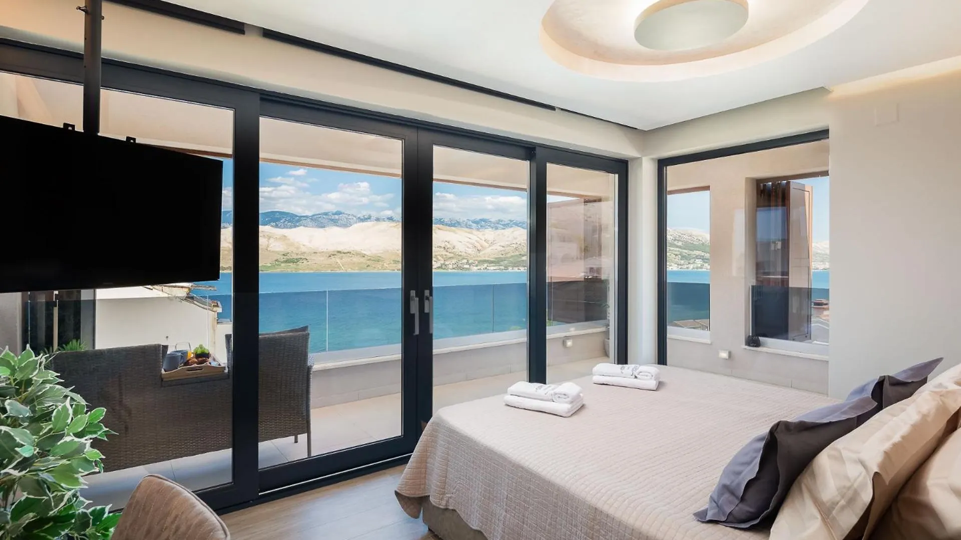 Villa Emma On Island Pag For 14 Persons With Sea View, Wellness & Pool Heating Pag Town Kroatien