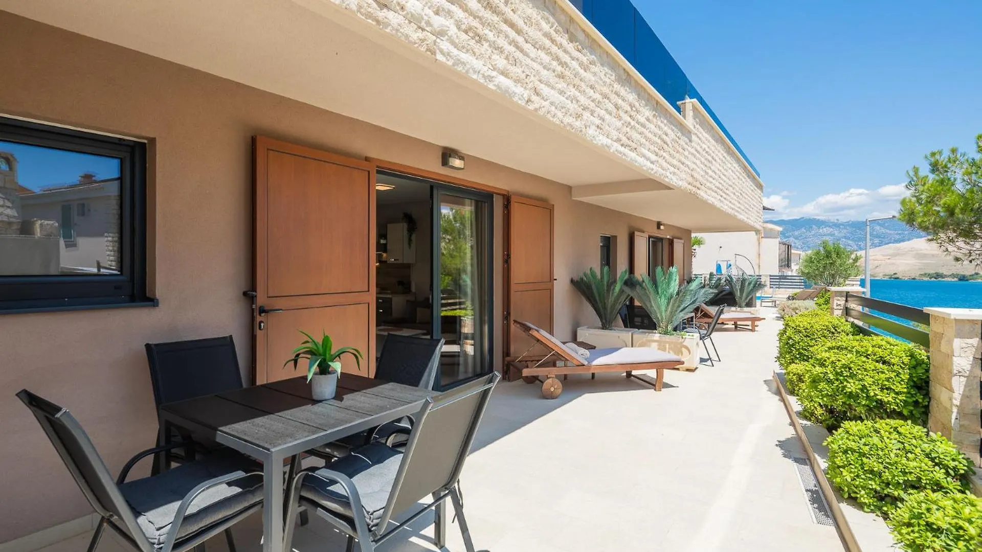 Villa Emma On Island Pag For 14 Persons With Sea View, Wellness & Pool Heating Pag Town Kroatien