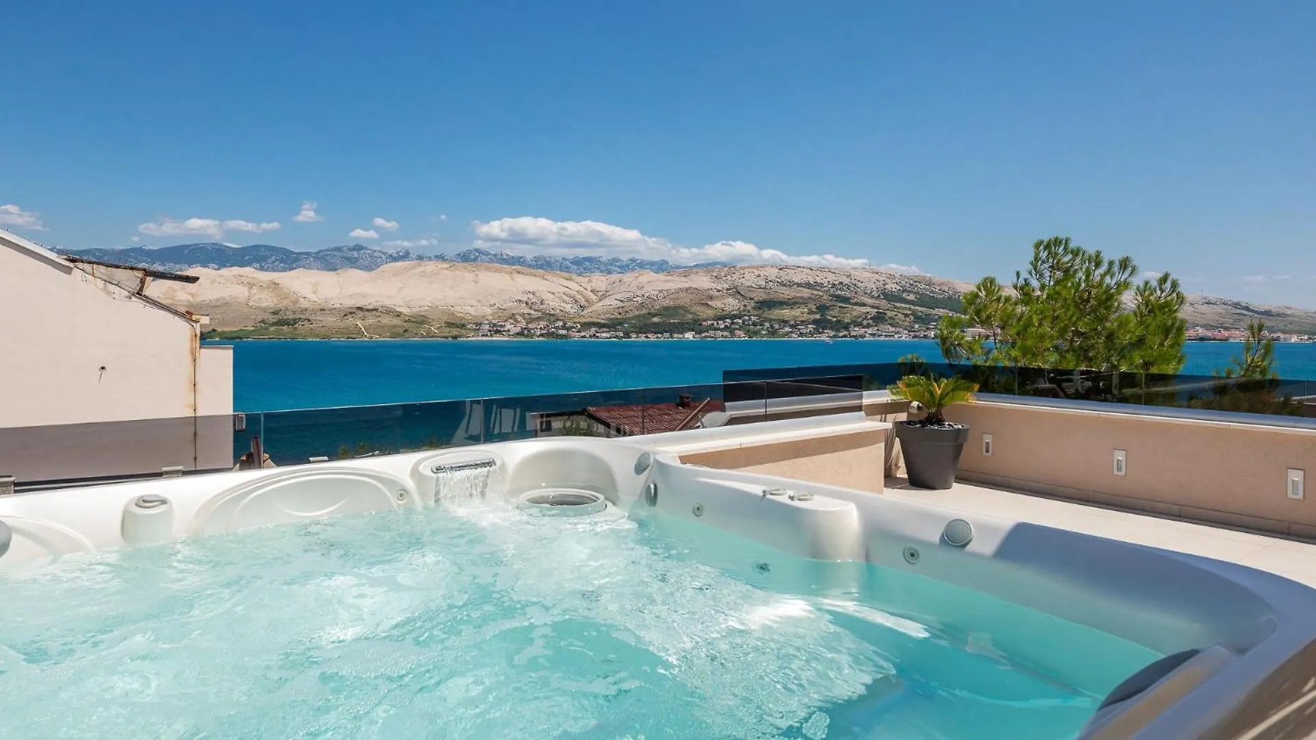Villa Emma On Island Pag For 14 Persons With Sea View, Wellness & Pool Heating Pag Town Kroatien